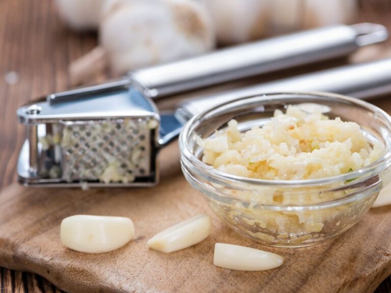 Minced Garlic Conversion – When You Don’t Have Cloves